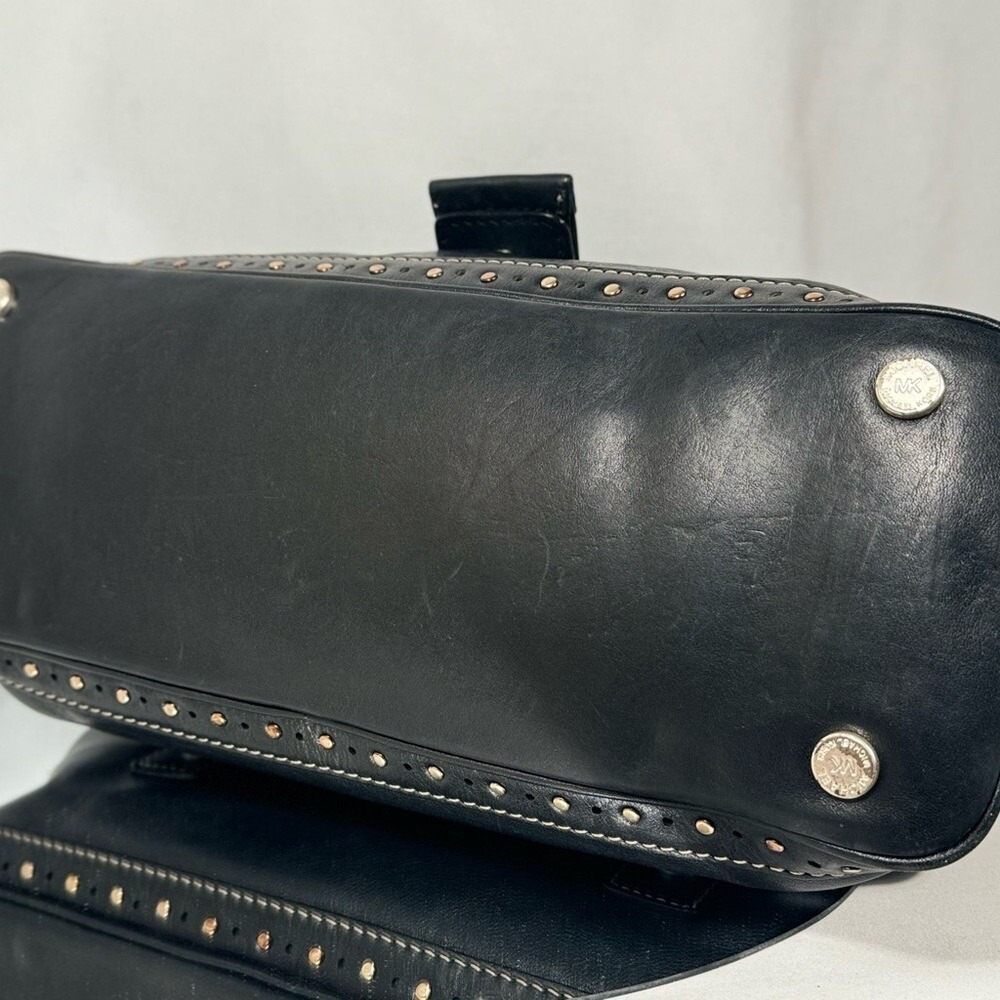 Michael Kors Black‎ Shoulder Bag with COA in EUC - Picture 4 of 15